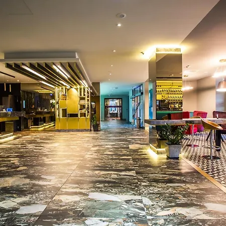 머큐어 센터 호텔 4*